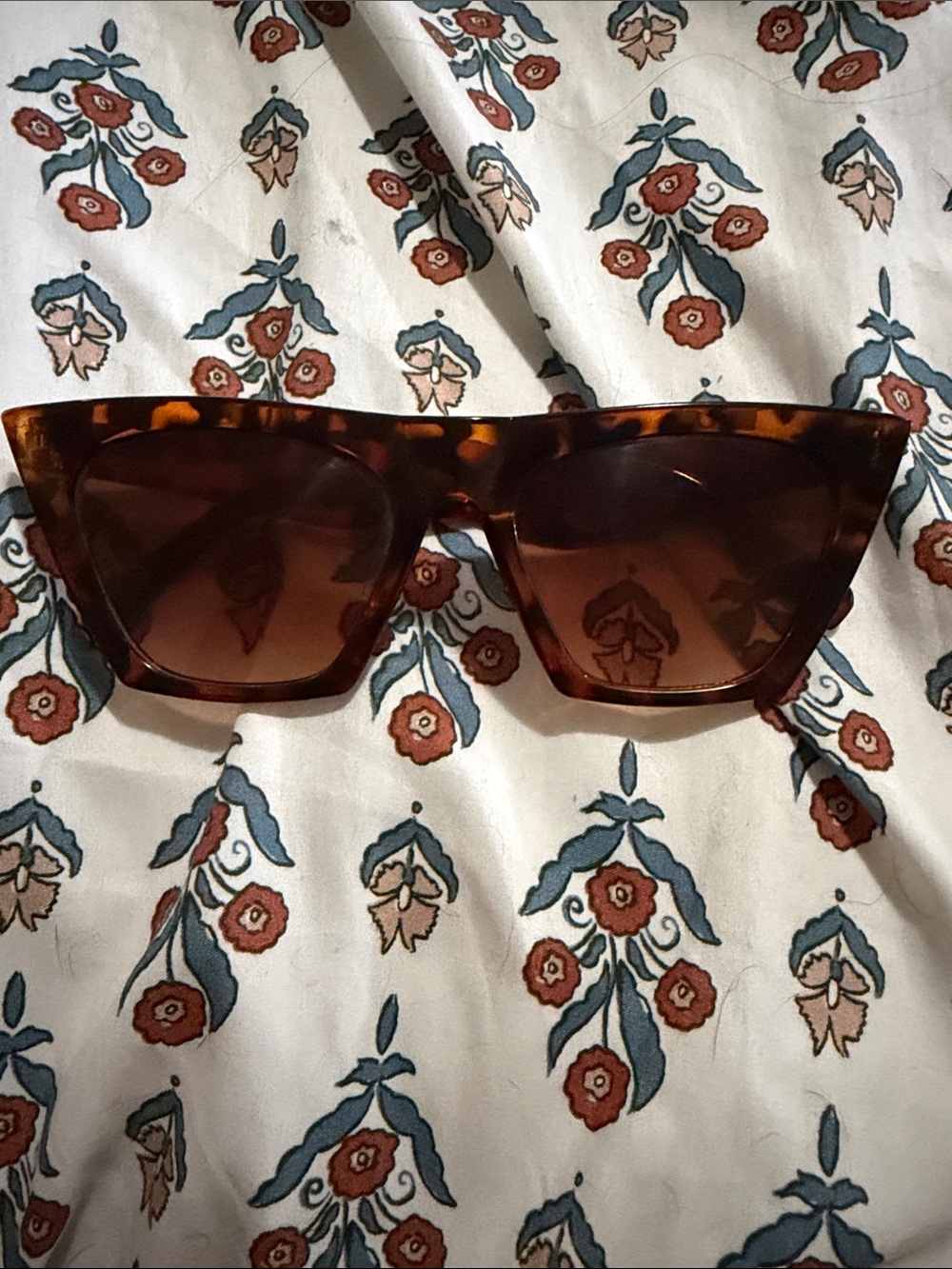 Tortoiseshell Cat-Eye Sunglasses - Brown Lenses